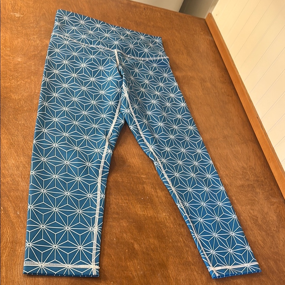 Blue Geometric women’s crop workout Leggings
